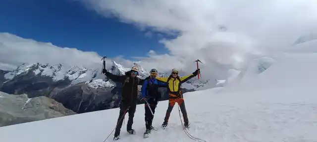 Ascenso al Nevado Pisco 5752m